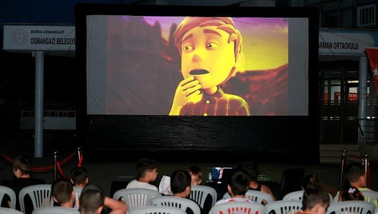 Osmangazi Belediyesi Çocuklara Yazlık Sinema Keyfi Yaşatıyor
