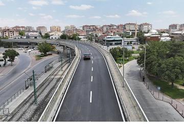 Başkan Altay Kunduracılar Üst Geçidi'nde Asfaltı Yenileyerek Standardı Yükselttiklerini Açıkladı