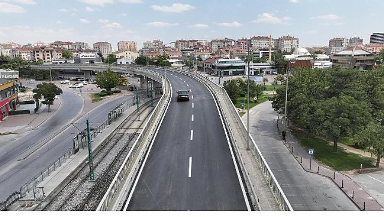 Başkan Altay Kunduracılar Üst Geçidi'nde Asfaltı Yenileyerek Standardı Yükselttiklerini Açıkladı
