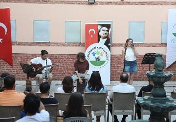 Osmangazi'de Şadırvanlı Han'ın Tarihi Atmosferinde Ritimler Yükseldi