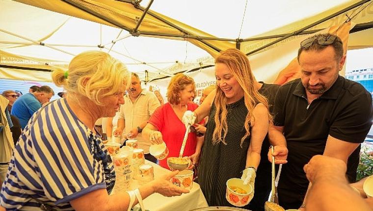 Başkan Mutlu'dan Konaklı komşularına aşure ikramı