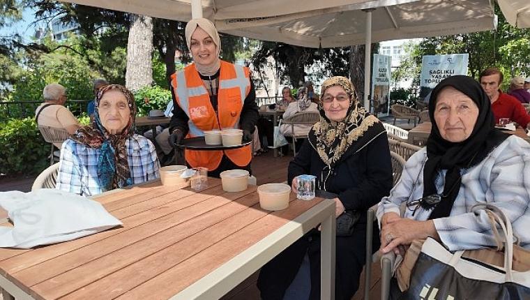 Aşure bereketi Saygınlar Kulübü'ne taşındı