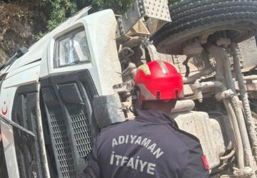 Adıyaman'da beton mikseri devrildi: Adıyaman Belediyesi İtfaiyesi’nden zamanla yarışan kurtarma - Videolu Haber
