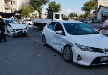 Adıyaman’da iki otomobil çarpıştı: 3 kişi hastaneye kaldırıldı