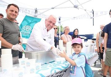 Başkan Şadi Özdemir'den aşure ikramı