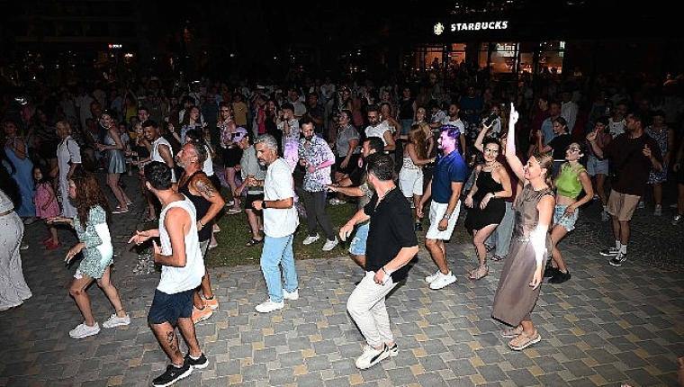 Kemer'de muhteşem Latin dans şovu