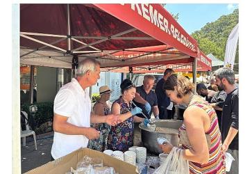Kemer Belediyesi'nin aşure ikramları sona erdi