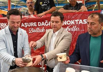 Başkan Erkan Aydın Hamitler'de Aşure Bereketini Vatandaşlarla Paylaştı