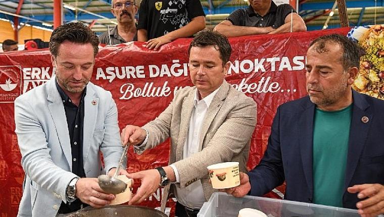 Başkan Erkan Aydın Hamitler'de Aşure Bereketini Vatandaşlarla Paylaştı