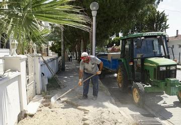 Burhaniye'de Yol Yapım, Bakım ve Onarım Çalışmaları Aralıksız Devam Ediyor