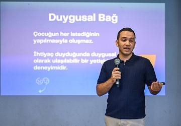 Uzman isimler Bornova'da çocuk eğitimini anlattı