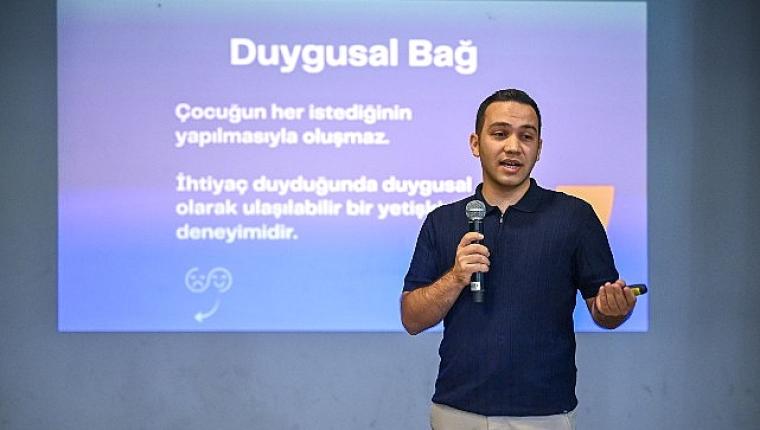 Uzman isimler Bornova'da çocuk eğitimini anlattı
