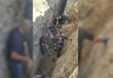 Göçük altında kalan işçi kurtarıldı - Videolu Haber