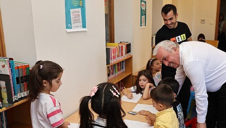 Başkan Şadi Özdemir, çocuklar ve ebeveynleri ile kütüphane buluştu