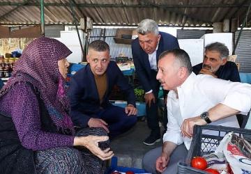 Sokakta, pazarda sıcak, samimi görüntüler