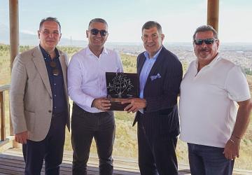 Kâmil Koç ve Mercedes-Benz Türk, Bir Asırlık Başarıyı Beraber Dikilen Fidanlar ile ölümsüzleştirdi