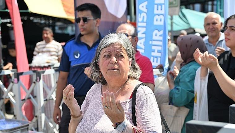 Manisa Büyükşehir'den Perşembe Pazarı'nda 2 Bin Kişiye Aşure İkramı