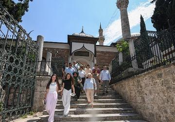 Osmangazi'de Gençler Tanpınar'ın İzinde Bursa'yı Keşfetti