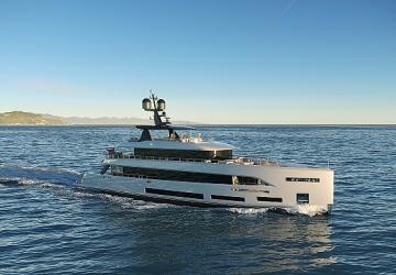 Sirena Marine, yeni süper yatı 42M'nin ilk satışını dünya lansmanı öncesinde gerçekleştirdi