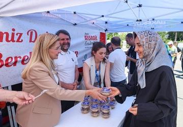 Bakırköy Belediyesi'nden Binlerce Kişiye Aşure İkramı