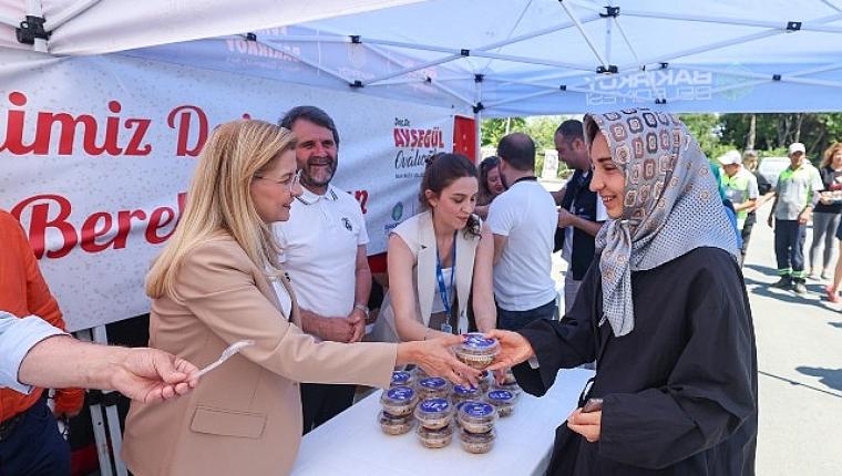 Bakırköy Belediyesi'nden Binlerce Kişiye Aşure İkramı