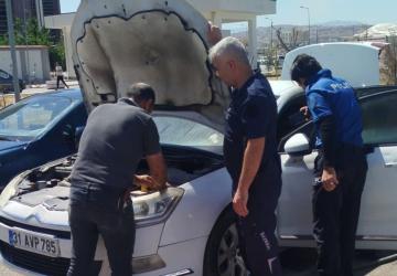 Adıyaman’da hastane otoparkındaki araç yangınına itfaiye ekibi müdahale etti - Videolu Haber