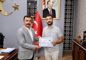 Sağlık Bakım Hizmetleri Müdürü Abdullah Akkaş'a başarı belgesi