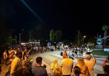 Geleceğin müzisyenleri Kemer gecelerini hareketlendirdi