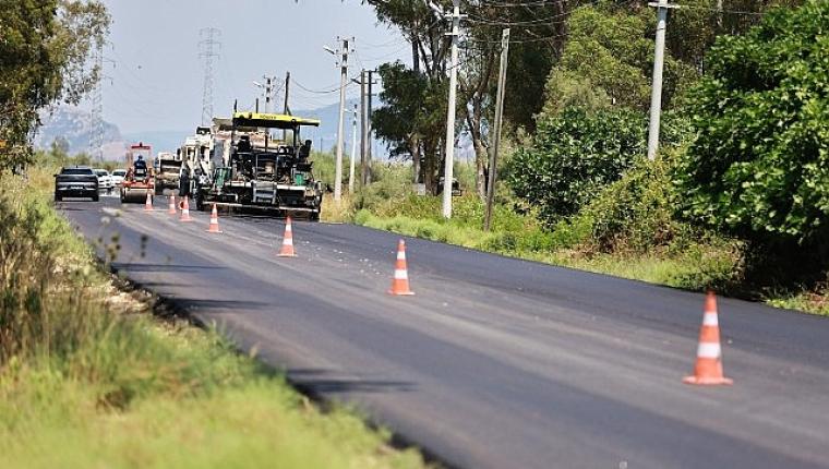 İZBETON Ekipleri Efes Selçuk'ta Yolları Yeniliyor