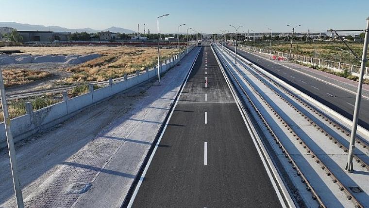 Konya Büyükşehir, Şehir Hastanesi-Yeni Sanayi Tramvay Hattı Güzergâhındaki Bölgelerin Yol Altyapısını Güçlendiriyor