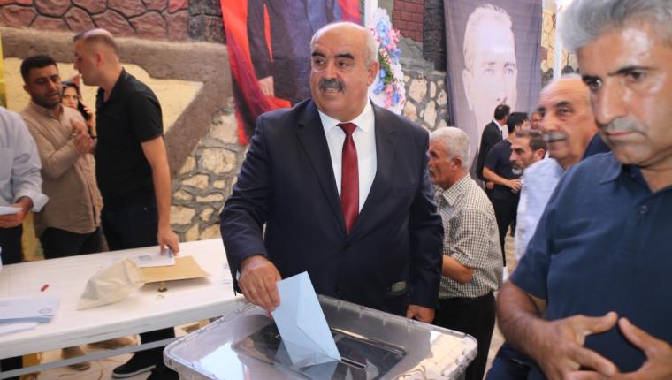 MHP Besni Kongresinde Fevzi Öztürk tek aday: Birlik ve hizmet vurgusu öne çıktı - Videolu Haber