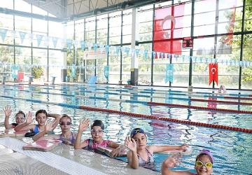 Nilüfer'de kırsal mahallelerdeki çocuklar yüzme öğreniyor