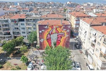 Karşıyaka'da anlamlı açılış: Metin Altıok'un dizeleri muralda hayat buldu!