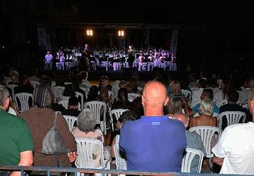 Kemer'de "Can dostları" için konser