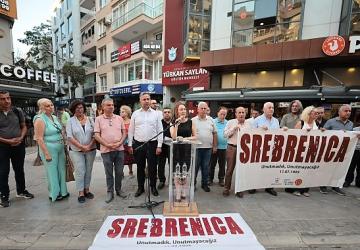 Srebrenitsa'da katledilen canlar Konak'ta anıldı