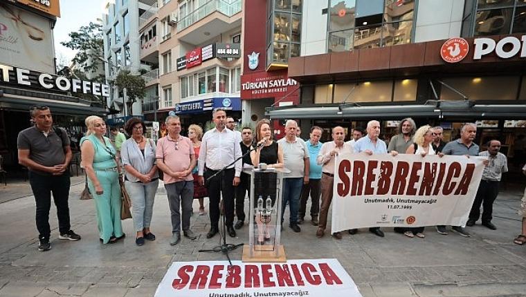 Srebrenitsa'da katledilen canlar Konak'ta anıldı