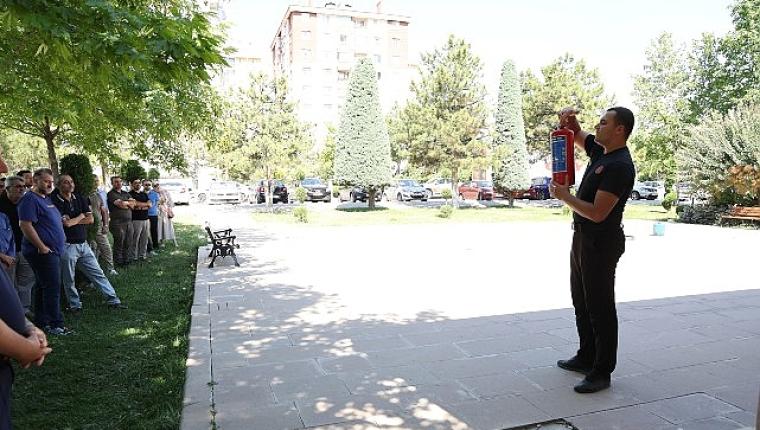 Selçuklu Belediyesi Personeline Uygulamalı Yangın Eğitimi Verildi