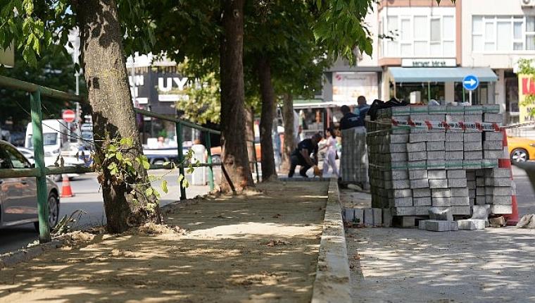 Maltepe'de kaldırım düzenleme çalışmaları sürüyor