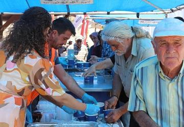 Büyükşehir 50 bin kişiye aşure ikram etti