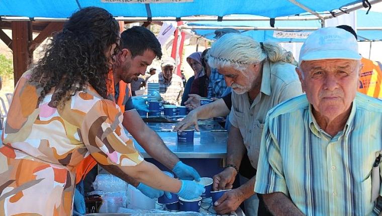 Büyükşehir 50 bin kişiye aşure ikram etti