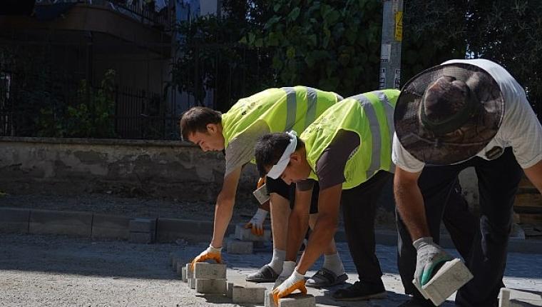 Ayvalık'ta Aynı Anda Altı Noktada Yol Yapım Çalışması