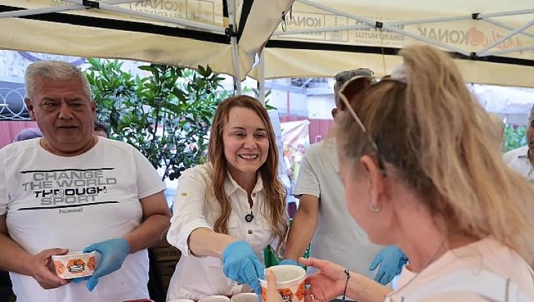 Konak'ta aşurenin bereketi 10 bin kişiyle paylaşıldı