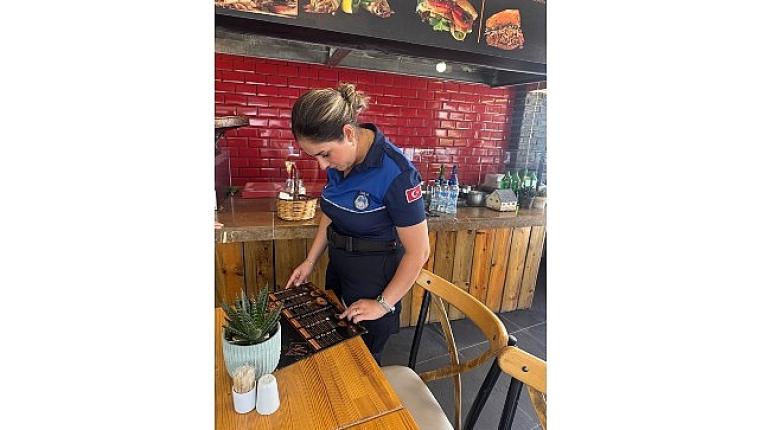 Kemer'de kafe ve restoranlarda denetim