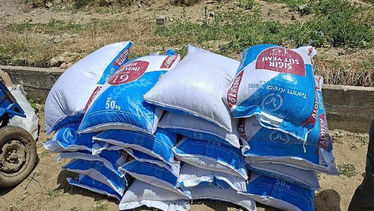 Büyükşehir'den Yangından Etkilenen Gördesli Üreticiye Yem Desteği