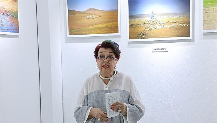“Uzaklarda Bir Yerlerde" sergisi açıldı