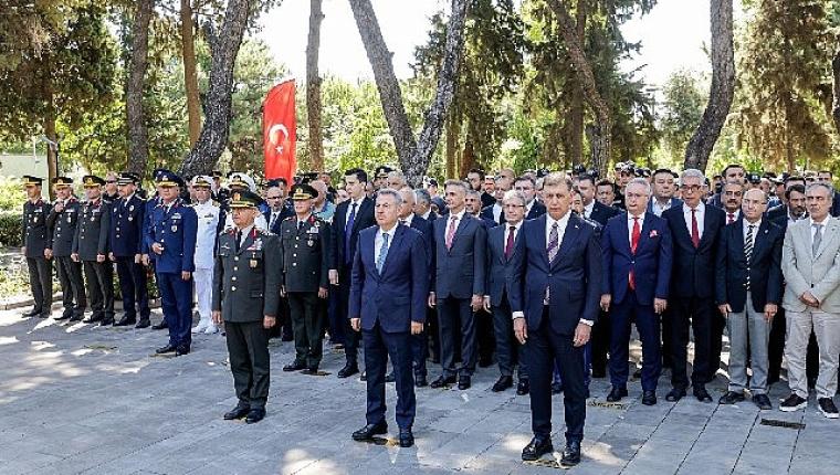 15 Temmuz şehitleri İzmir'de dualarla anıldı