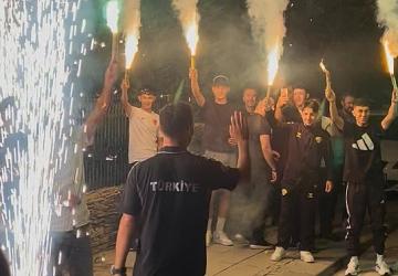 Almanya'da Ülkemizi Gururlandıran Bisikletçilerimize Coşkulu Karşılama