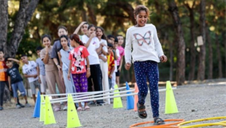 Çocuklar Kadifekale'de doyasıya eğlendi