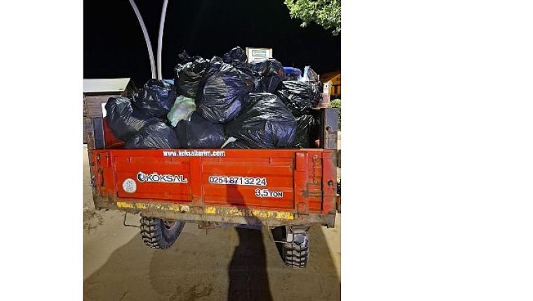Kandıra sahillerinden 64 tır çöp toplandı