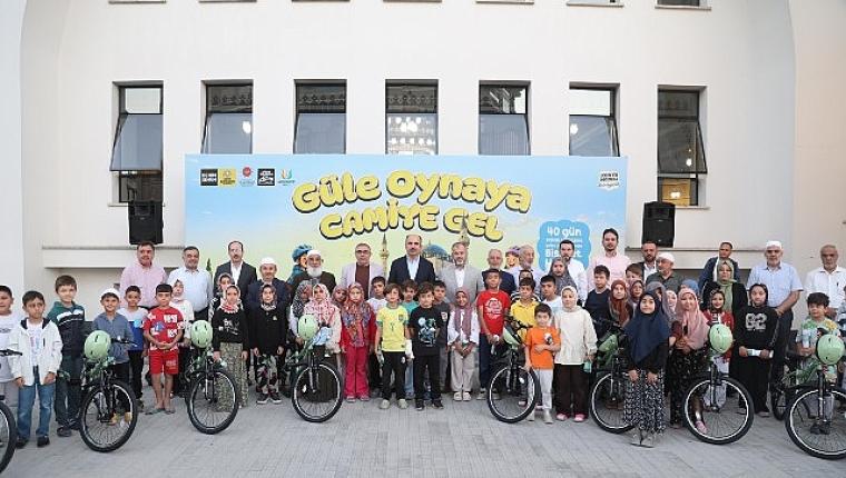 Başkan Altay “Güle Oynaya Camiye Gel" Projesi Kapsamında Çocukların Sabah Namazı Coşkusuna Eşlik Etti
